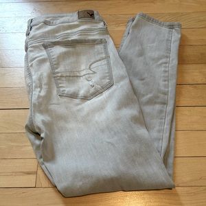 American Eagle Light Wash Mid-Rise Jegging Ankle Size 12